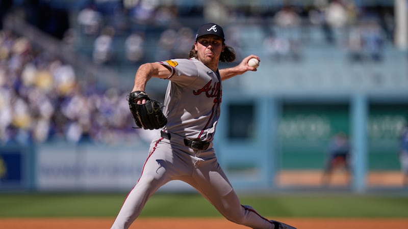 Atlanta Braves pitcher starting pitcher Dylan Dodd works against the Los Angeles Dodgers...