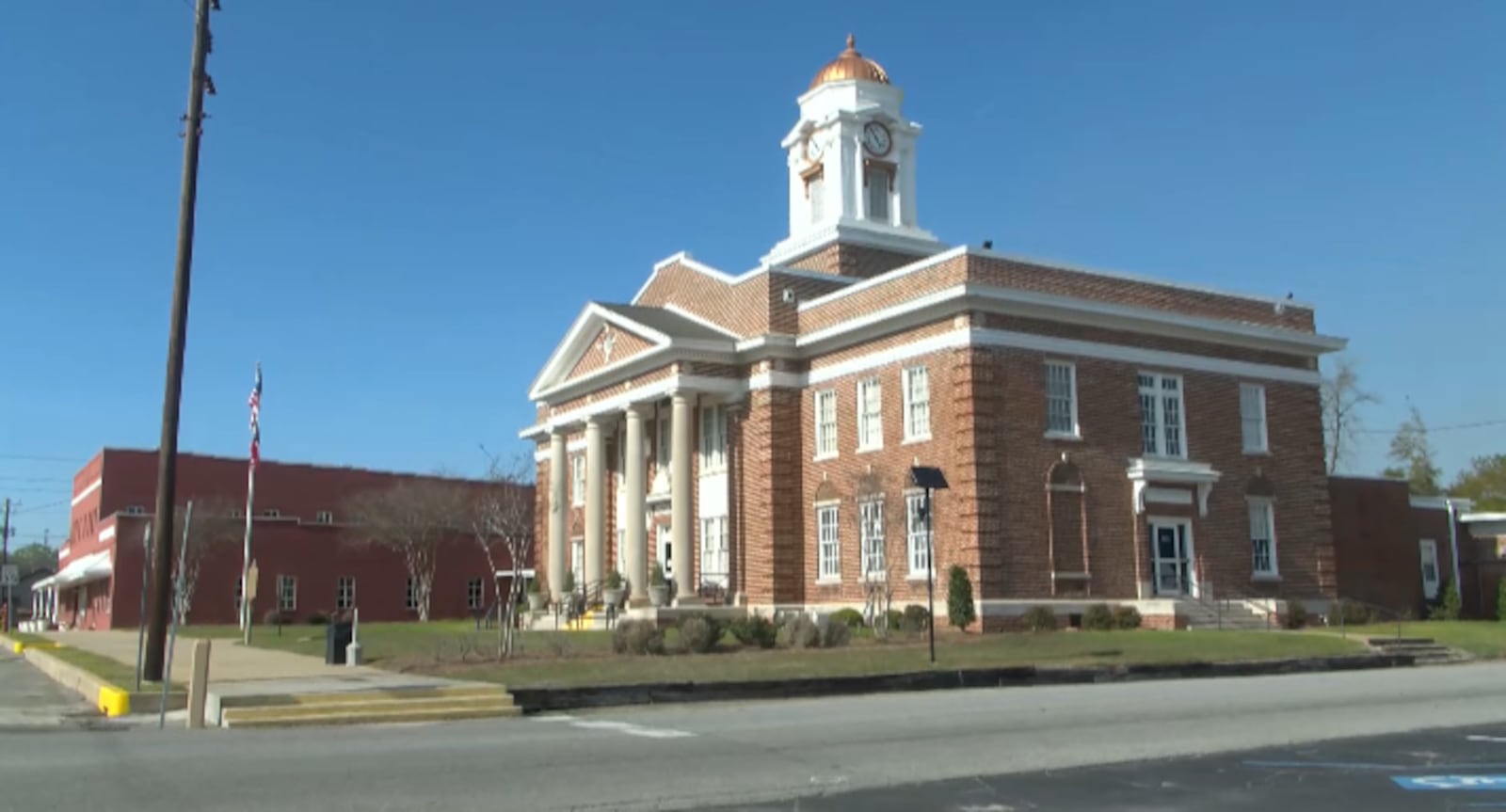 Lee County moves forward with $4.4 million project to add elevator and second courtroom