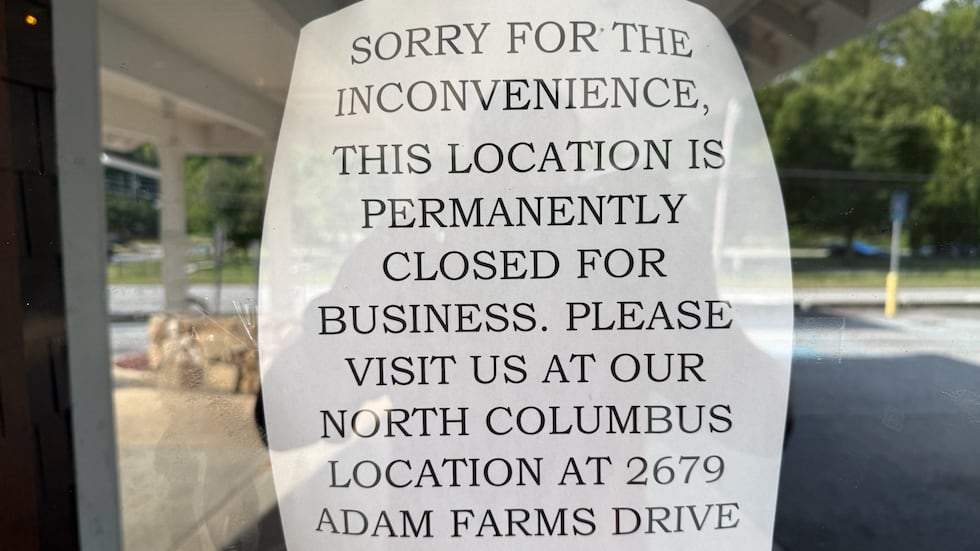 A final message on the front entrance directs customers to Red Lobster’s remaining Columbus spot.