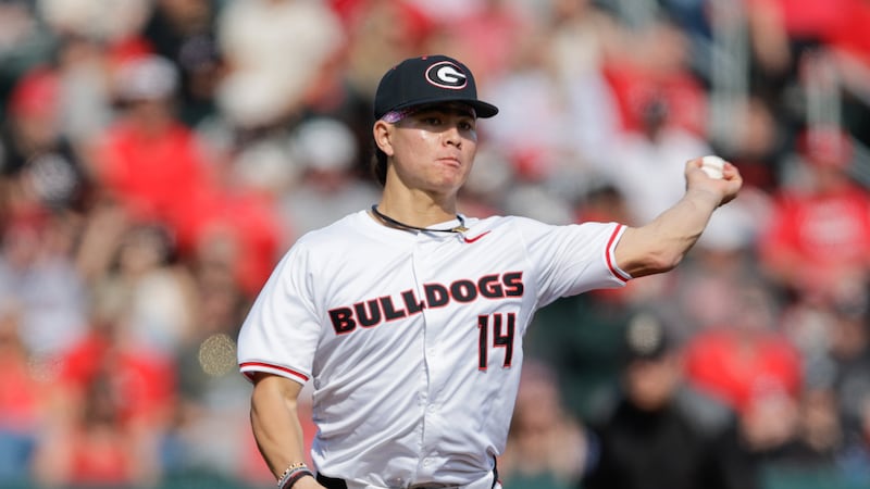 Georgia's Kenny Ishikawa (14) throws to first base during an NCAA baseball game against Wright...