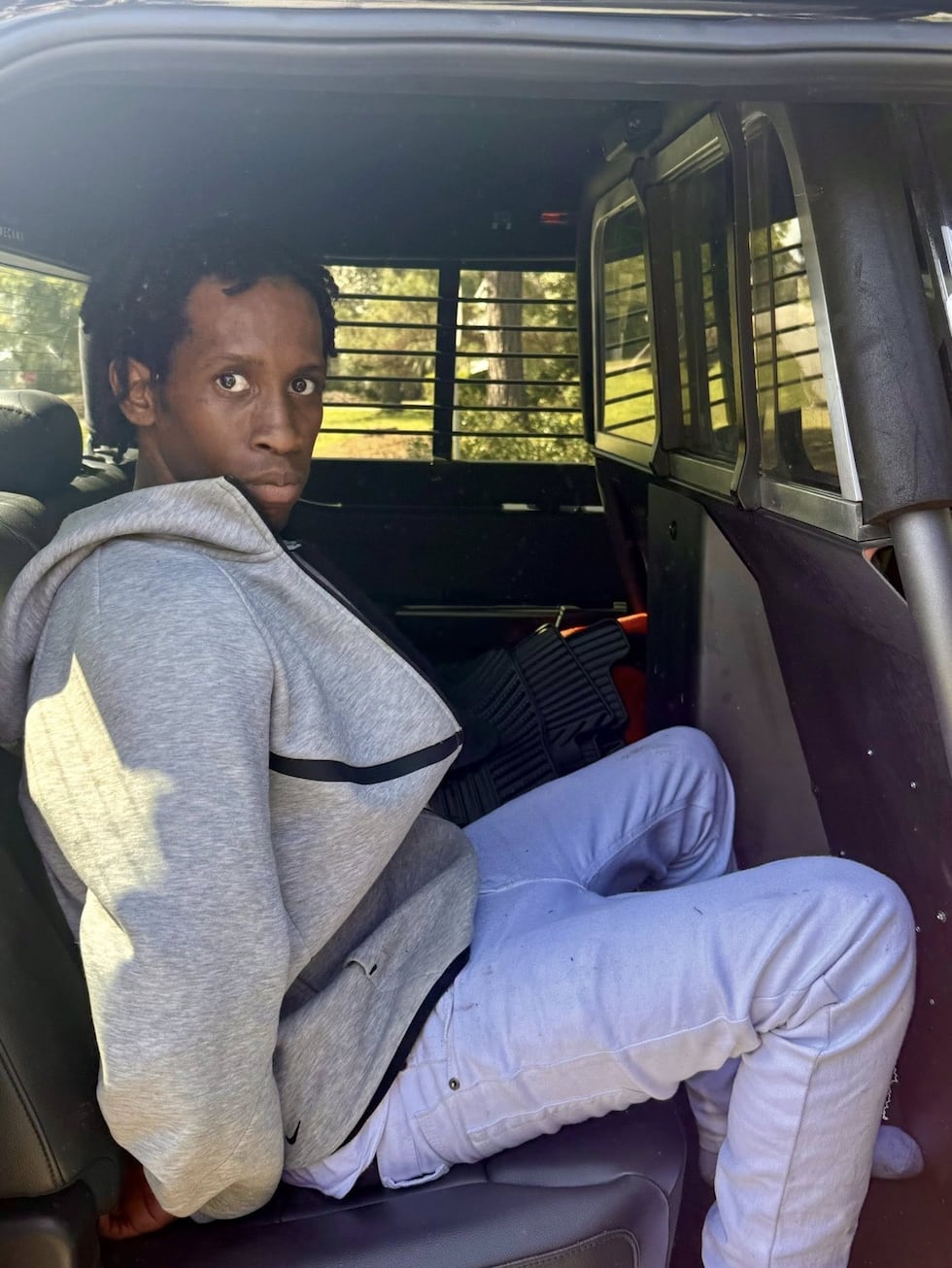 Suspect discarded BB pistol and taser during foot chase, deputies say