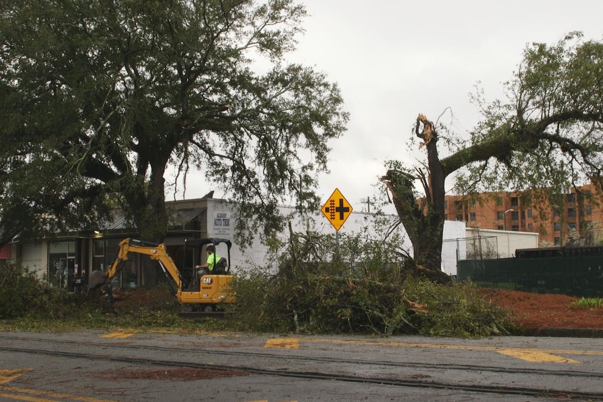 preloaded gallery image