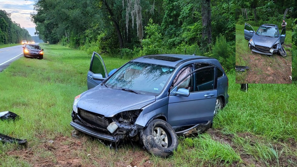 Officials respond to two separate crashes on Highway 93 South in Grady County