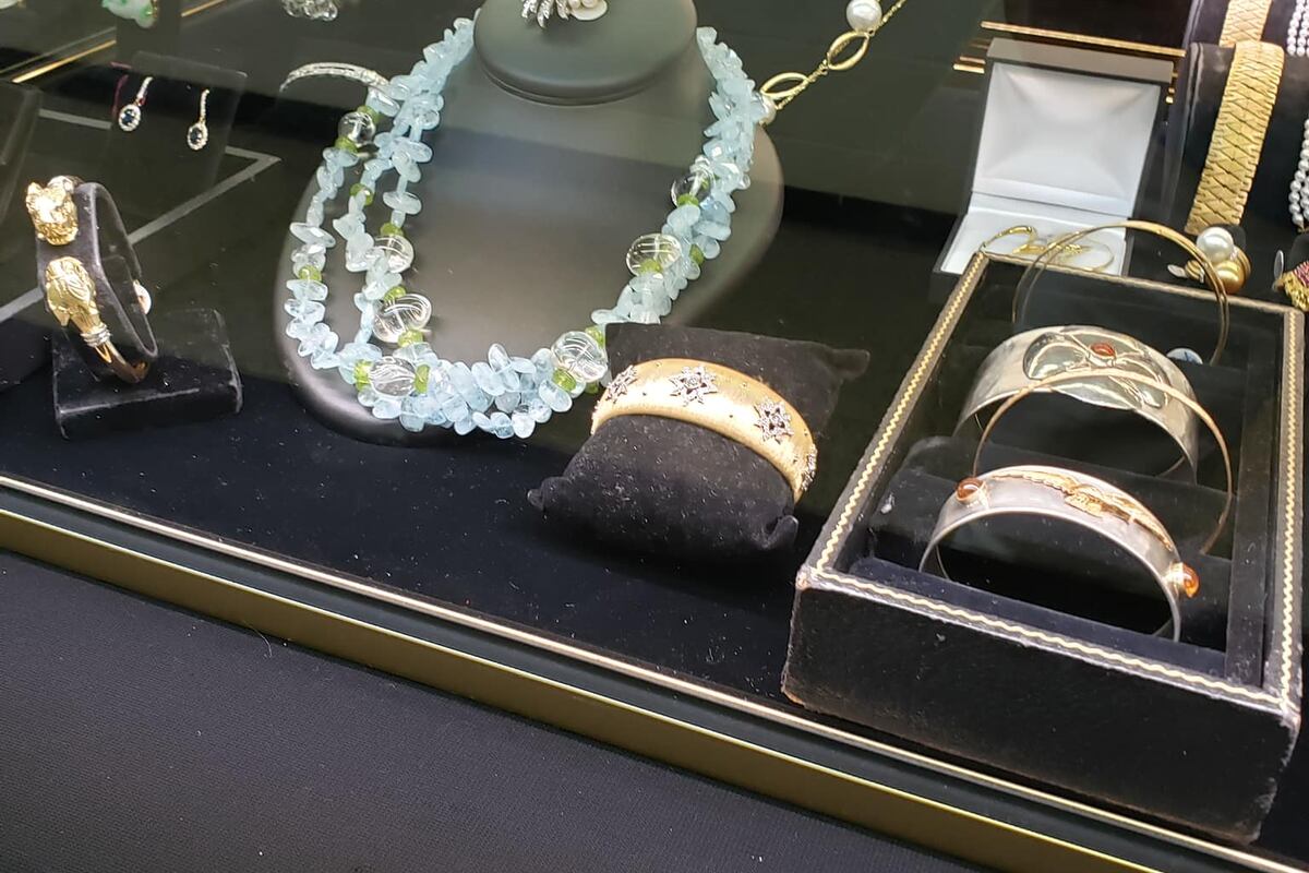 preloaded gallery image