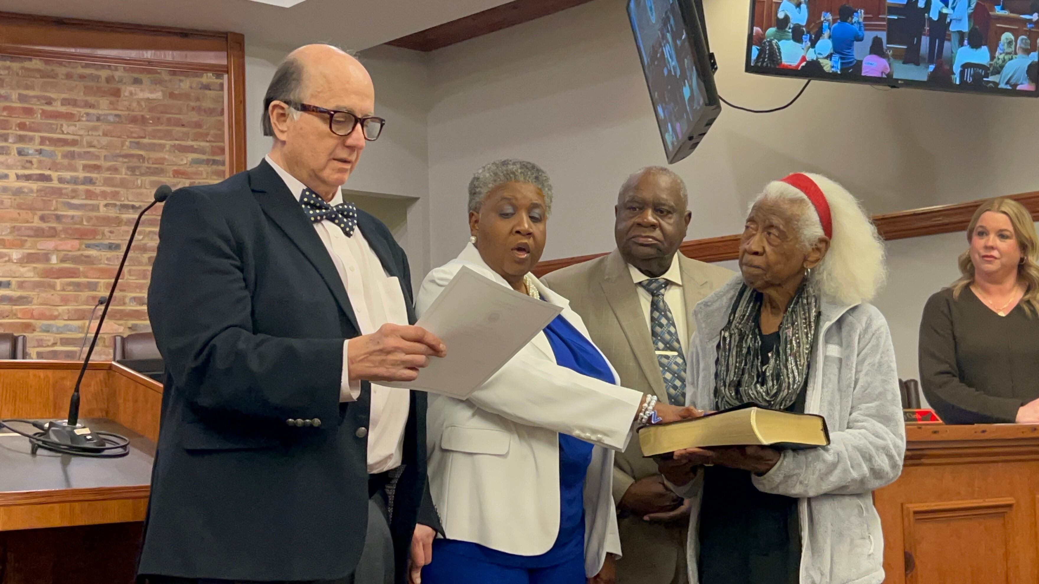 Bainbridge swears in first African American woman elected as mayor