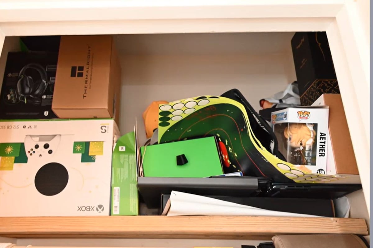 preloaded gallery image