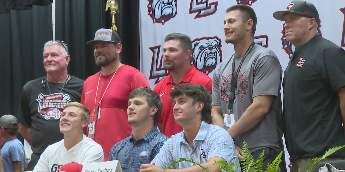 Lanier County baseball seniors sign to play in college