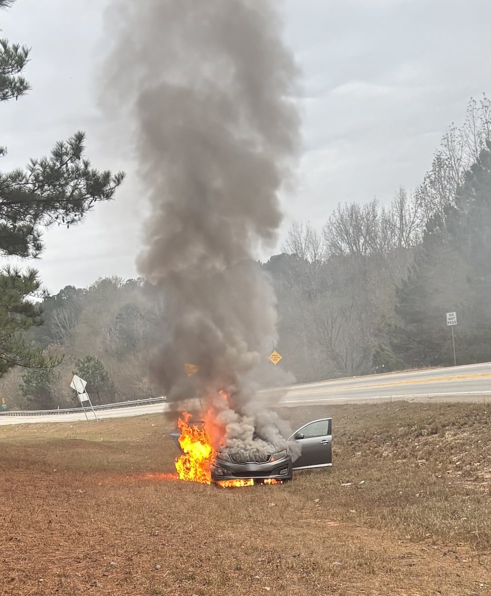 Family escapes burning car