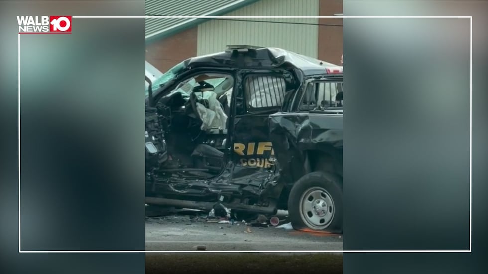 Colquitt Co. deputy seriously injured in crash with semi