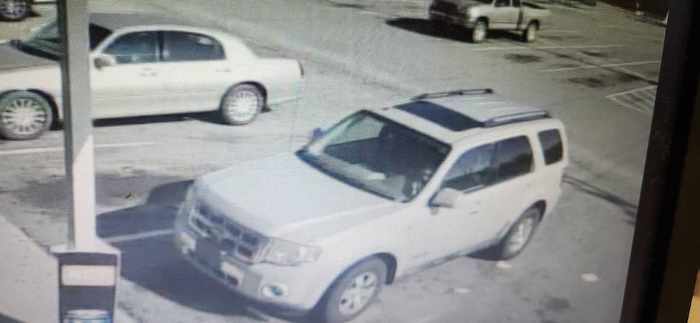 Police work to identify counterfeit money fraud suspect in Camilla