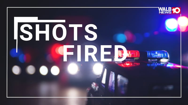 Officers in standoff with suspect in East Albany