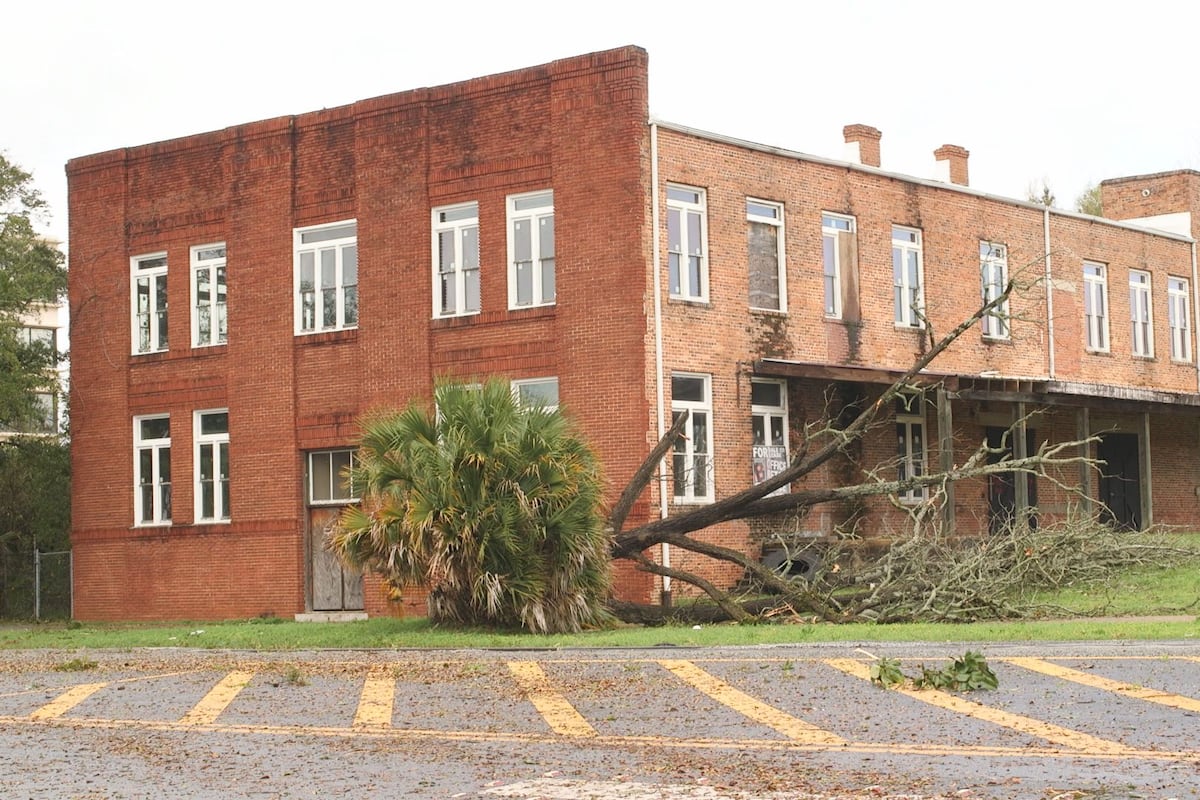 preloaded gallery image