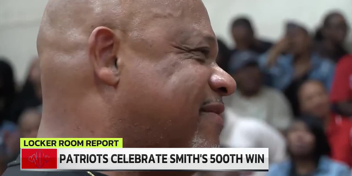 Coach Smith reaches 500-win milestone, honored at basketball game