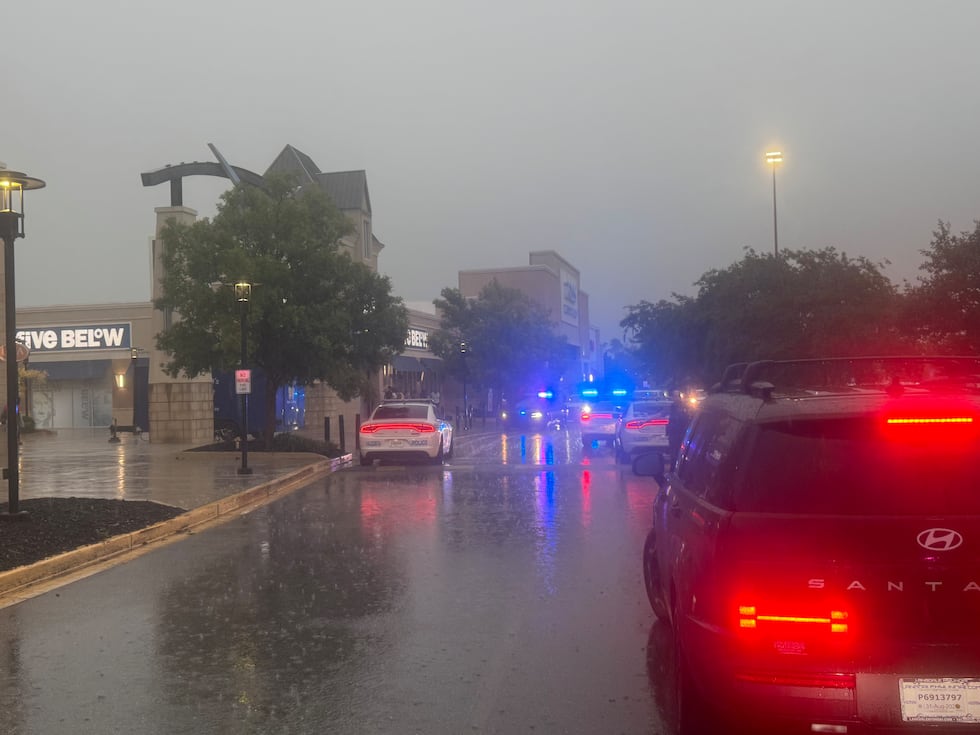 Heavy police presence at Valdosta Mall